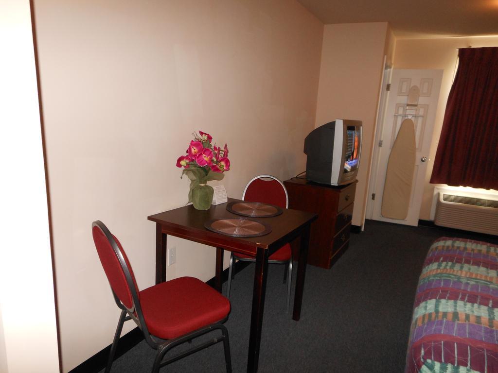 Intown Suites Extended Stay Select Hampton Va Habitación foto
